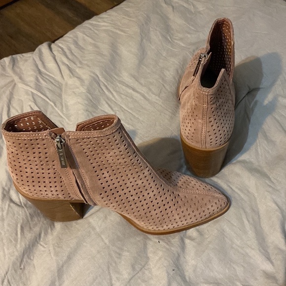 Booties in a pretty pale rose pink! - Picture 2 of 6